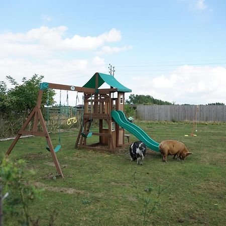 The Piggery Pod Hotel Sittingbourne Buitenkant foto