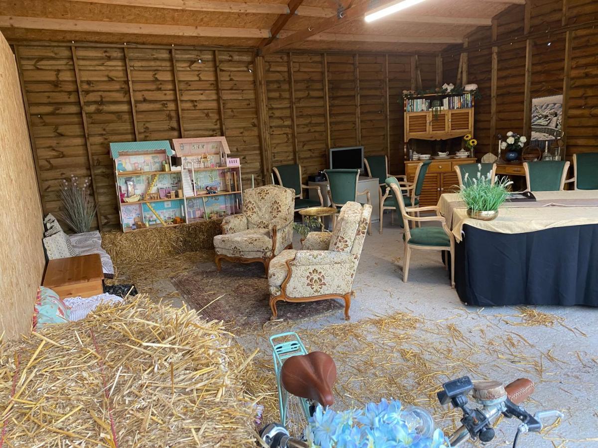 The Piggery Pod Hotel Sittingbourne Buitenkant foto